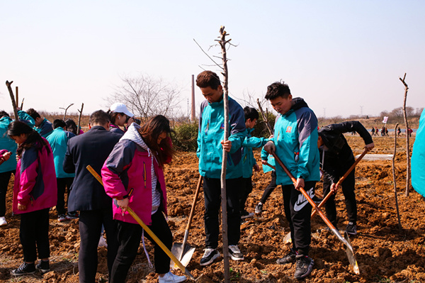 “攜手植樹，共創(chuàng)藍天”丨南京新華師生共筑新華育才林